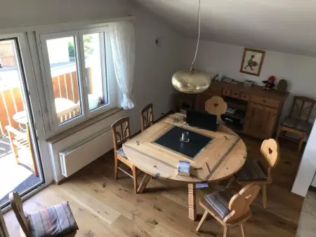 Grosszügige Dachwohnung mit Aussicht, Appartement 6 personnes à Savognin - Photo 3