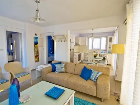 mit Garten, Grill und Terrasse, Maison 7 personnes à Agios Georgios Pegeias - Photo 2