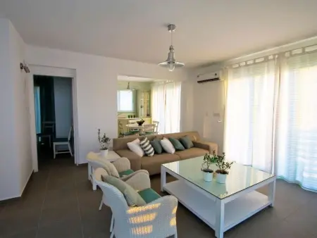 mit Garten, Grill und Terrasse, Maison 7 personnes à Agios Georgios Pegeias - Photo 4
