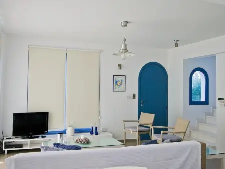 mit Garten, Grill und Terrasse, Maison 7 personnes à Agios Georgios Pegeias - Photo 5