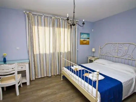 mit Garten, Grill und Terrasse, Maison 7 personnes à Agios Georgios Pegeias - Photo 10