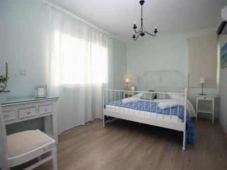mit Garten, Grill und Terrasse, Maison 7 personnes à Agios Georgios Pegeias - Photo 11