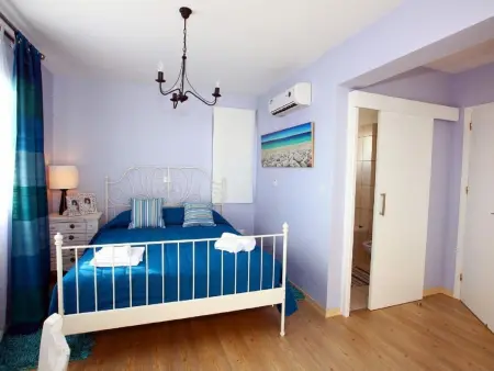 mit Garten, Grill und Terrasse, Maison 7 personnes à Agios Georgios Pegeias - Photo 12