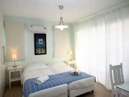 mit Garten, Grill und Terrasse, Maison 7 personnes à Agios Georgios Pegeias - Photo 17