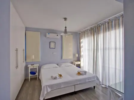 mit Garten, Grill und Terrasse, Maison 7 personnes à Agios Georgios Pegeias - Photo 19