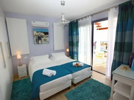 mit Garten, Grill und Terrasse, Maison 7 personnes à Agios Georgios Pegeias - Photo 20
