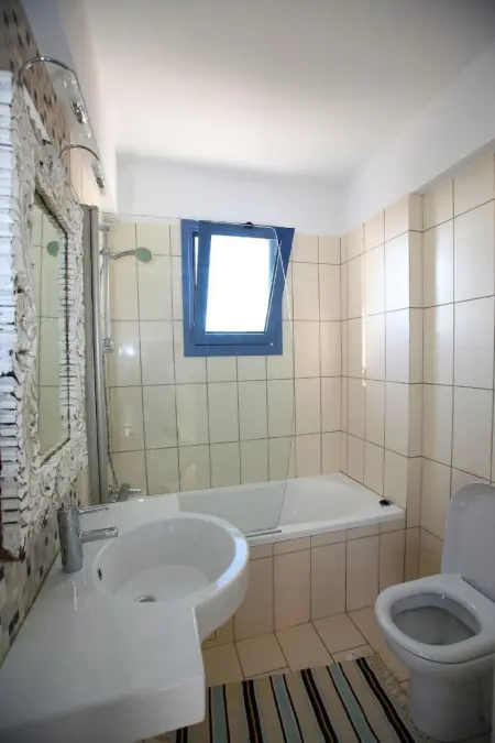 mit Garten, Grill und Terrasse, Maison 7 personnes à Agios Georgios Pegeias - Photo 21
