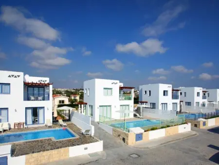 mit Garten, Grill und Terrasse, Maison 7 personnes à Agios Georgios Pegeias - Photo 23
