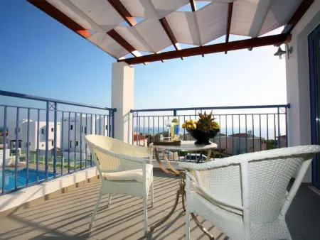 mit Garten, Grill und Terrasse, Maison 7 personnes à Agios Georgios Pegeias - Photo 32