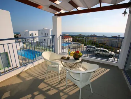 mit Garten, Grill und Terrasse, Maison 7 personnes à Agios Georgios Pegeias - Photo 33
