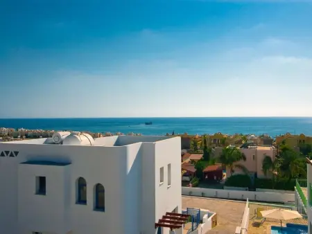 mit Garten, Grill und Terrasse, Maison 7 personnes à Agios Georgios Pegeias - Photo 34
