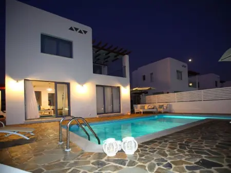 mit Garten, Grill und Terrasse, Maison 7 personnes à Agios Georgios Pegeias - Photo 35