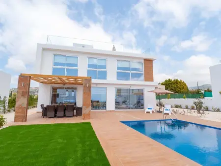 Luxuriöse Villa mit 4 Schlafzimmern, privatem Pool und Whirlpool - Photo 1