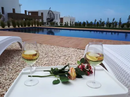 Luxuriöse Villa mit 4 Schlafzimmern, privatem Pool und Whirlpool - Photo 7