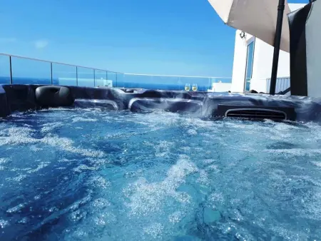Luxuriöse Villa mit 4 Schlafzimmern, privatem Pool und Whirlpool - Photo 8