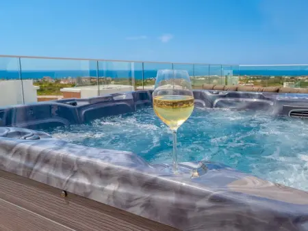 Luxuriöse Villa mit 4 Schlafzimmern, privatem Pool und Whirlpool - Photo 9