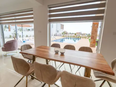 Luxuriöse Villa mit 4 Schlafzimmern, privatem Pool und Whirlpool - Photo 14