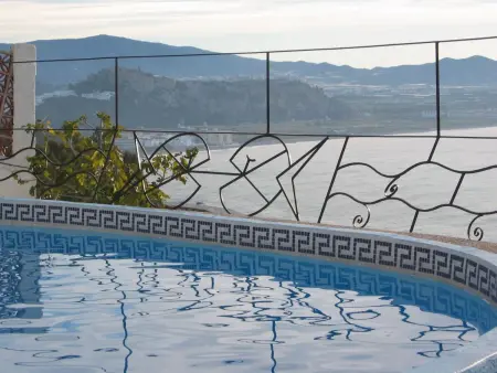 Villa mit außergewöhnlicher Aussicht und beheiztem Pool - Photo 3