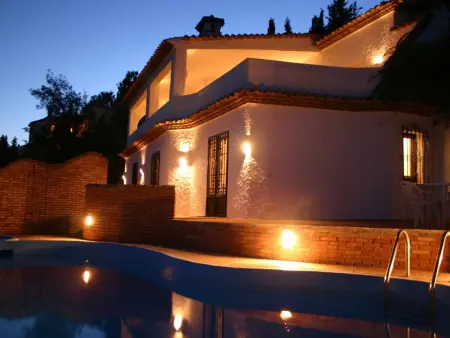 Villa mit außergewöhnlicher Aussicht und beheiztem Pool - Photo 15