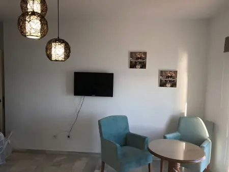 Wunderschöne Ferienwohnung in Las Lagunas De Mijas mit Möblierter Terrasse - Photo 13