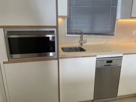 Wunderschöne Ferienwohnung in Las Lagunas De Mijas mit Möblierter Terrasse - Photo 17