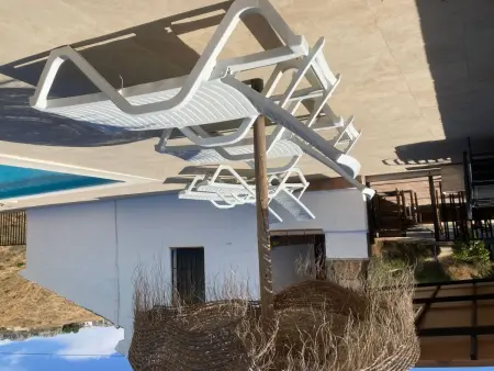 Wunderschön gelegenes Ferienhaus mit privatem Pool - Photo 1