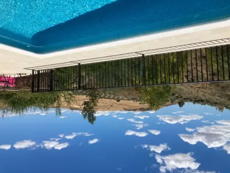 Wunderschön gelegenes Ferienhaus mit privatem Pool - Photo 2