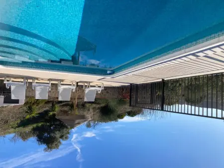 Wunderschön gelegenes Ferienhaus mit privatem Pool - Photo 3
