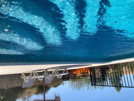 Wunderschön gelegenes Ferienhaus mit privatem Pool - Photo 4