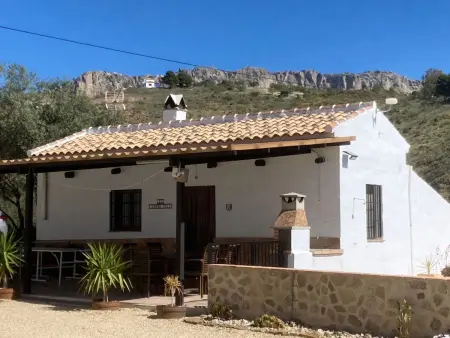 Wunderschön gelegenes Ferienhaus mit privatem Pool - Photo 7