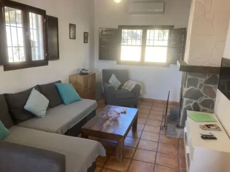 Wunderschön gelegenes Ferienhaus mit privatem Pool - Photo 11