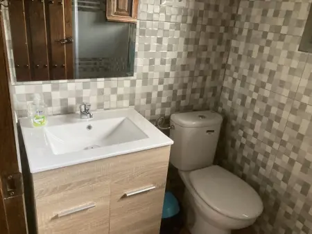 Wunderschön gelegenes Ferienhaus mit privatem Pool - Photo 14