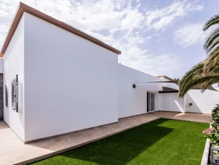 Modernes und helles Ferienhaus direkt am Meer, mit zwei großen Terrassen, Garte - Photo 35
