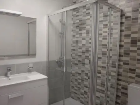 Schöne Wohnung mit Sonnenterrasse und Meerblick - Photo 8
