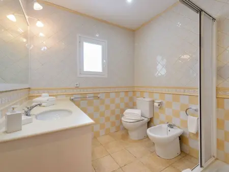 Schöne Villa Belvedere mit 4 Schlafzimmern, 3 Bädern, beheiztem Pool, zwei Whir - Photo 9