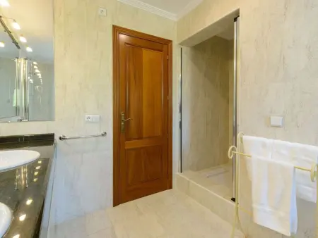 Schöne Villa Belvedere mit 4 Schlafzimmern, 3 Bädern, beheiztem Pool, zwei Whir - Photo 23
