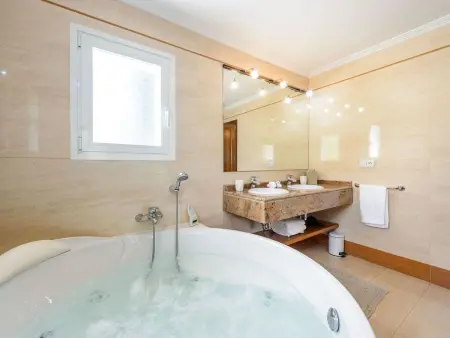 Schöne Villa Belvedere mit 4 Schlafzimmern, 3 Bädern, beheiztem Pool, zwei Whir - Photo 28
