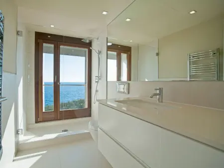 Majestätische Villa mit 5 Schlafzimmern und Pool direkt am Meer - Photo 15