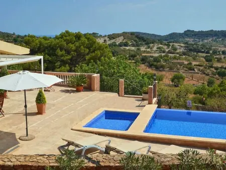 Schöne Finca mit Aussicht, Pool und Jacuzzi, Maison 7 personnes à Son Gall Vell - Photo 1
