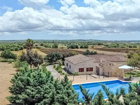Finca mit großem eingezäunten Pool und Klimaanlage. - Photo 1