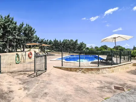 Finca mit großem eingezäunten Pool und Klimaanlage. - Photo 3