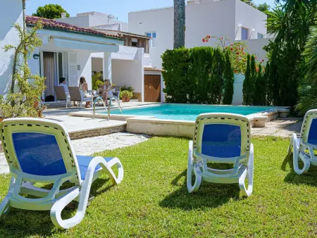 Landhaus mit Garten, Sonnenterrasse sowie überdachter Terrasse und Pool in Stra - Photo 4