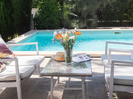 Landhaus mit Garten, Sonnenterrasse sowie überdachter Terrasse und Pool in Stra - Photo 8