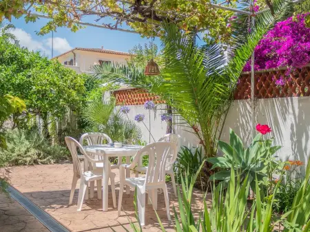 Landhaus mit Garten, Sonnenterrasse sowie überdachter Terrasse und Pool in Stra - Photo 20