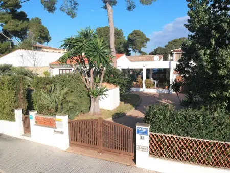 Landhaus mit Garten, Sonnenterrasse sowie überdachter Terrasse und Pool in Stra - Photo 24