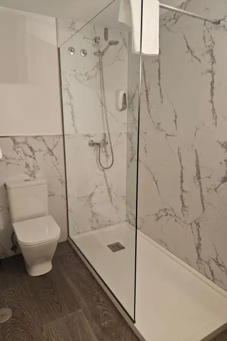 Gemütliche Dachgeschosswohnung, Appartement 4 personnes à Santiago de Compostela - Photo 2