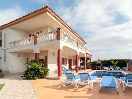 Chalet 'Vista Cunit' mit privatem Pool, Maison 14 personnes à Cubelles - Photo 1