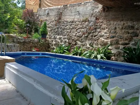 Haus für zwei Personen mit privatem Pool in den Bergen. - Photo 13