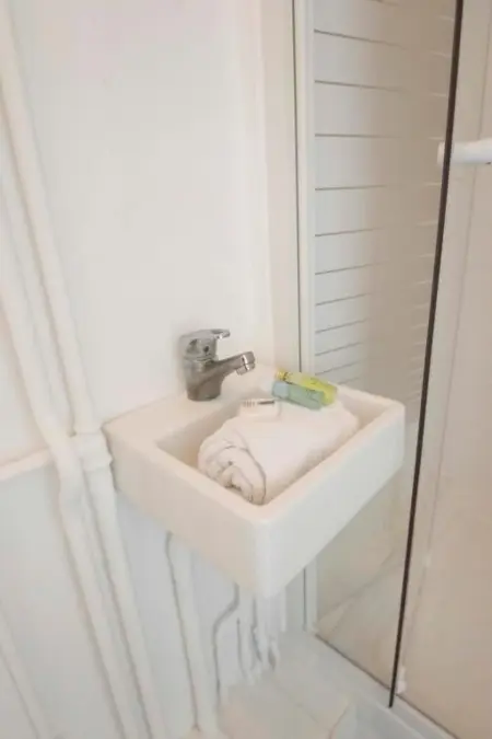 Zimmer mit Badezimmer, Appartement 2 personnes à Paris - Photo 15