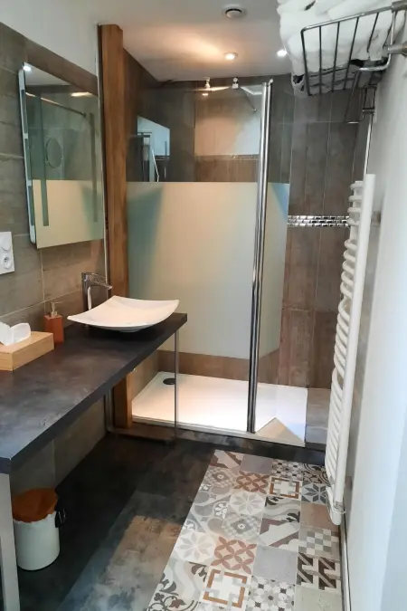 Wohnung mit Privatparkplatz, Appartement 4 personnes à Granville - Photo 5